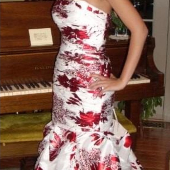 Size 4 formal dress with removable bottom - Picture 5 of 7